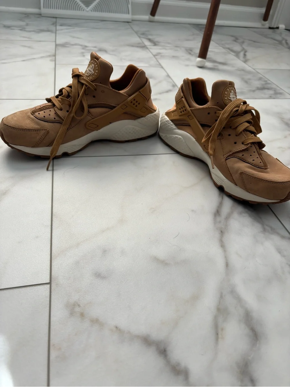 Nike Men’s Huarache Sneaker - Tan/Brown - Picture 8 of 9
